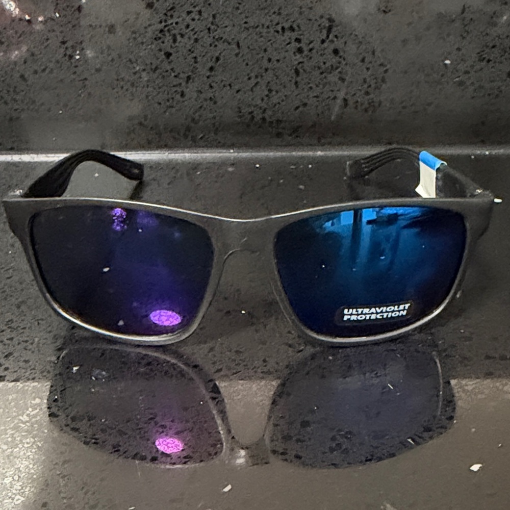 NEW Black Ultraviolet Protection Sunglasses w Blue/Purple Mirrored Lenses